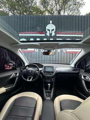 PEUGEOT-208-2015