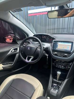 PEUGEOT-208-2015