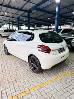 PEUGEOT-208-1.6 URBANTECH 16V FLEX 4P AUTOMÁTICO PEUGEOT-208-2017