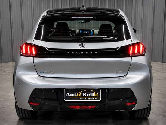 PEUGEOT-208-2021
