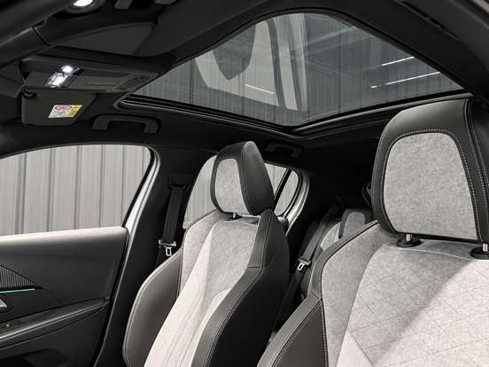 PEUGEOT-208-2021