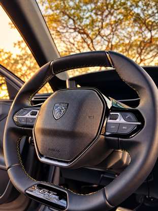 PEUGEOT-208-2025