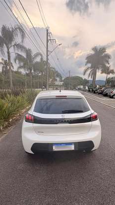 PEUGEOT-208-2021