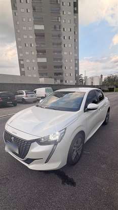 PEUGEOT-208-2021