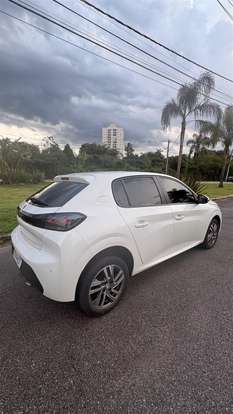 PEUGEOT-208-2021