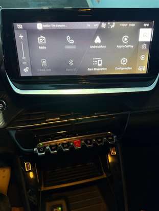 PEUGEOT-208-2022
