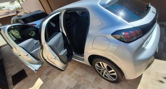 PEUGEOT-208-2022