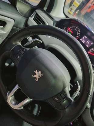PEUGEOT-208-2016