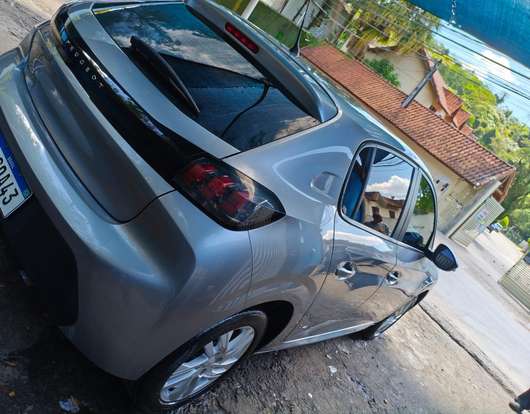 PEUGEOT-208-2023
