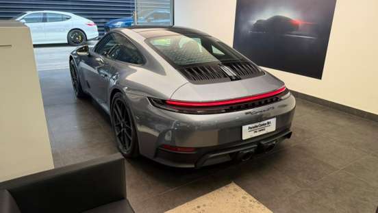 PORSCHE-911-2025