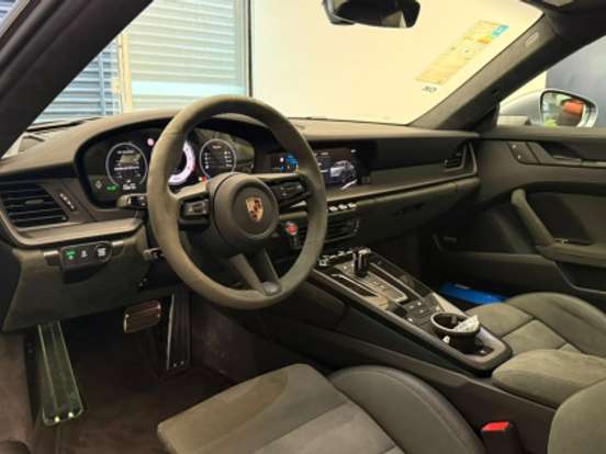 PORSCHE-911-3.6 24V H6 T-HYBRID CARRERA GTS PDK PORSCHE-911-2025