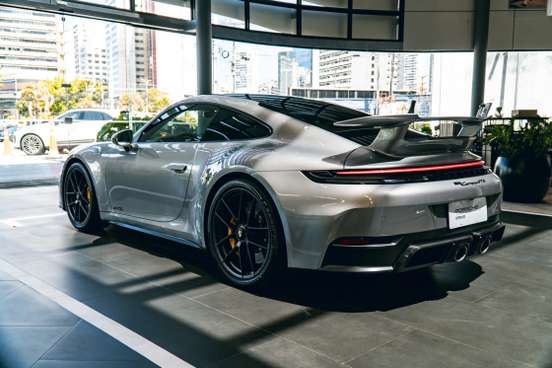 PORSCHE-911-2025