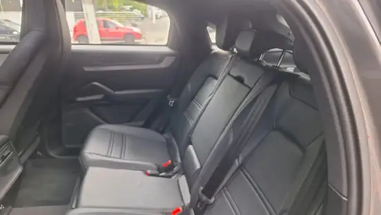 PORSCHE-CAYENNE-2025