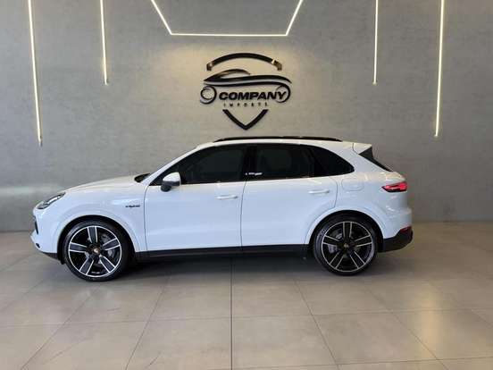 PORSCHE-CAYENNE-2022