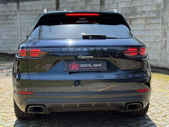 PORSCHE-CAYENNE-2021