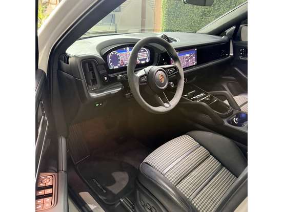 PORSCHE-CAYENNE-2024