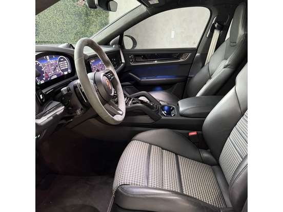PORSCHE-CAYENNE-2024