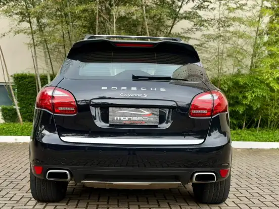 PORSCHE-CAYENNE-2011