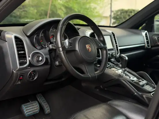 PORSCHE-CAYENNE-2011