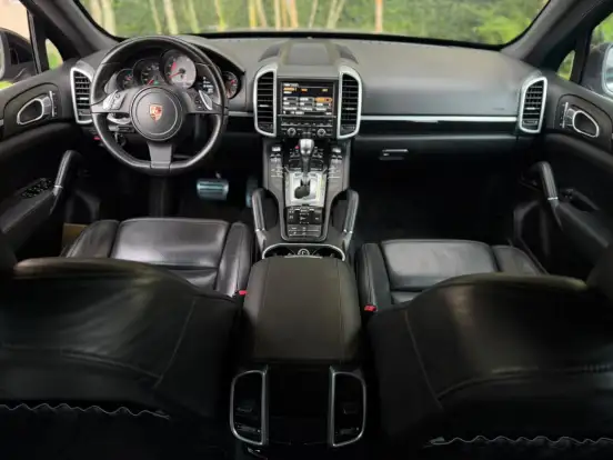 PORSCHE-CAYENNE-2011