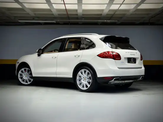 PORSCHE-CAYENNE-2011