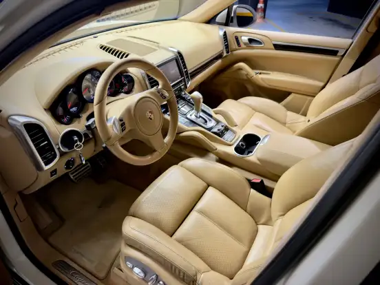 PORSCHE-CAYENNE-2011