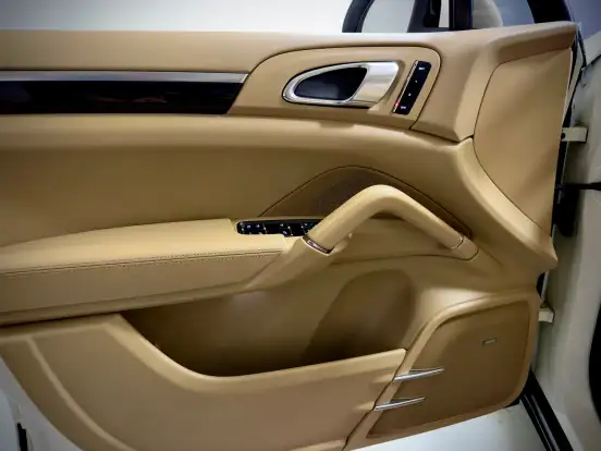PORSCHE-CAYENNE-2011