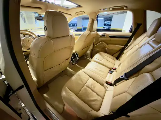 PORSCHE-CAYENNE-2011