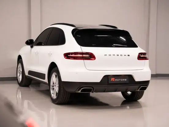 PORSCHE-MACAN-2016
