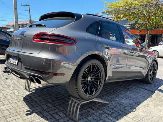 PORSCHE-MACAN-2014