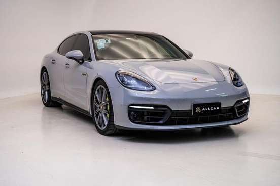PORSCHE-PANAMERA-2023