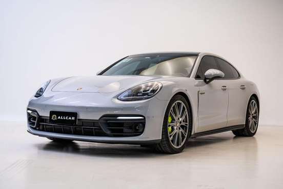 PORSCHE-PANAMERA-2023