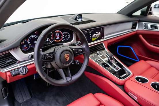 PORSCHE-PANAMERA-2023
