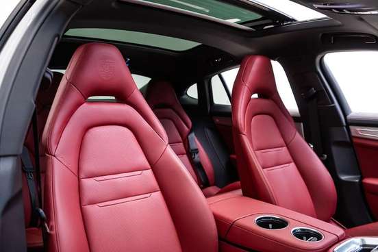 PORSCHE-PANAMERA-2023