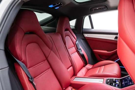 PORSCHE-PANAMERA-2023