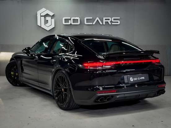 PORSCHE-PANAMERA-2023