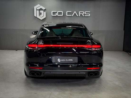 PORSCHE-PANAMERA-2023