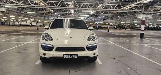 PORSCHE-CAYENNE-2011