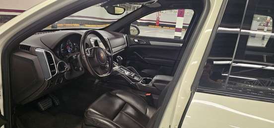 PORSCHE-CAYENNE-2011