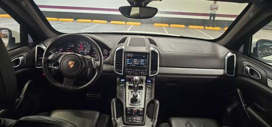 PORSCHE-CAYENNE-2011