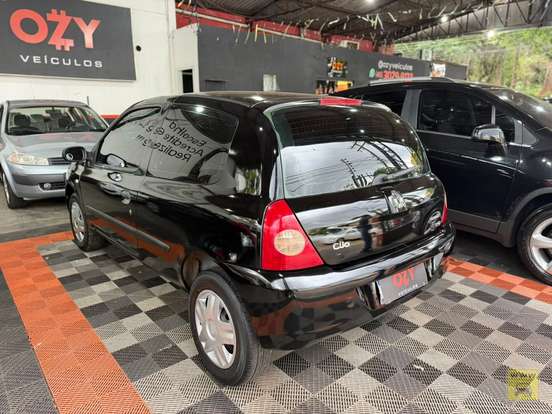 RENAULT-CLIO-2010