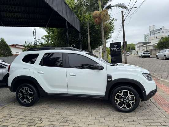 RENAULT-DUSTER-2023