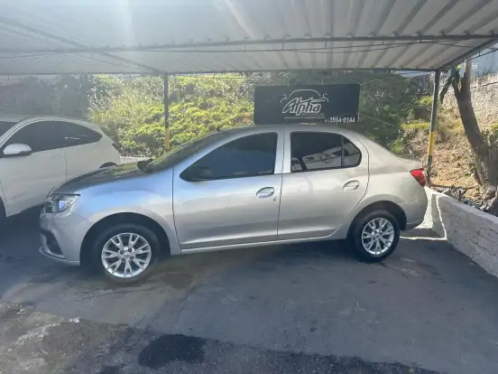 RENAULT-LOGAN-2021
