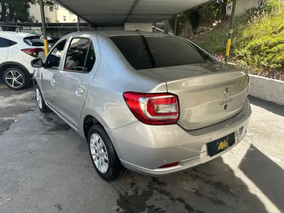 RENAULT-LOGAN-2021