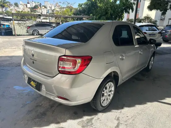 RENAULT-LOGAN-2021