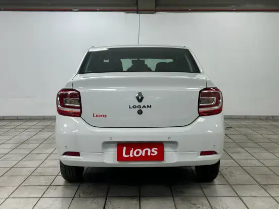 RENAULT-LOGAN-2023