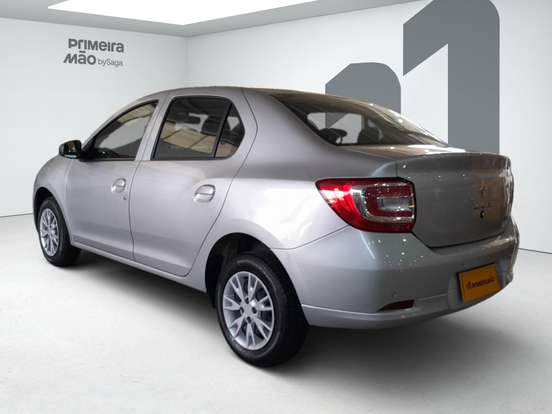 RENAULT-LOGAN-2023