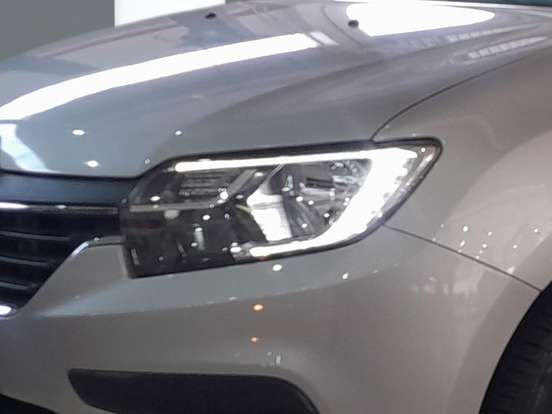RENAULT-LOGAN-2023