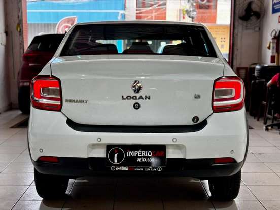RENAULT-LOGAN-2020