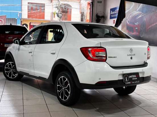 RENAULT-LOGAN-2020